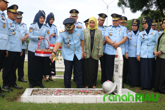 Peringati hari Bhakti Kemasyarakatan, Kanwil Kemenkumham Riau gelar ziarah ke Makam Pahlawan 